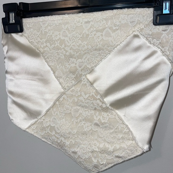 Altar'd State Tops - Altar'd state ladies lace satin strapless back tie shirt/top junior whimsy sz XS